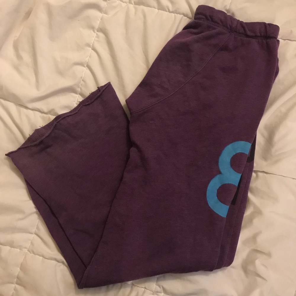 H vs pink sweats